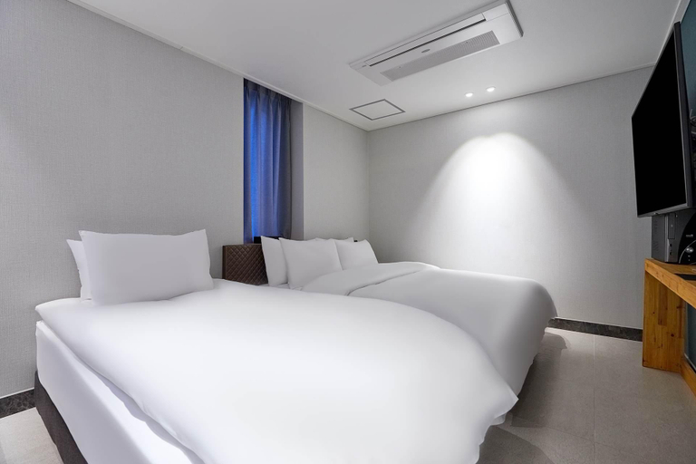 Bedroom 2, DDK Hotel, Jung