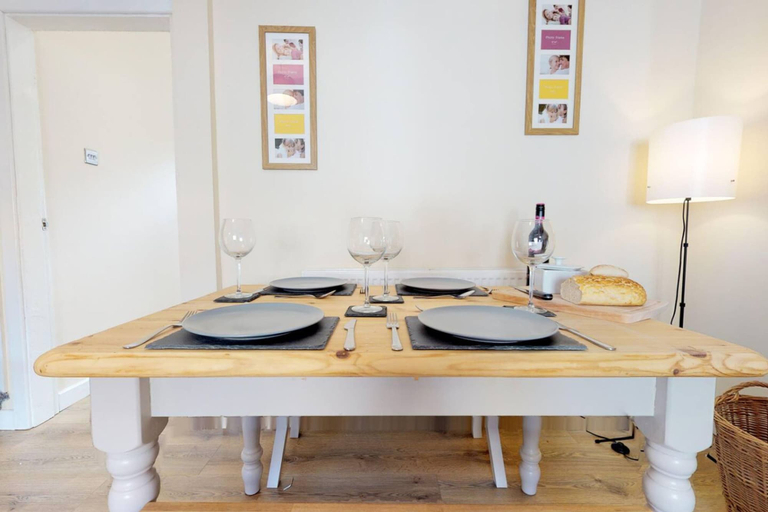 Room 5, Westminster Luxe Stay City View 3BR Bradford, Bradford