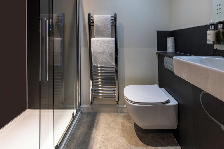 Bathroom 4, The Royal Station Hotel, Lancashire