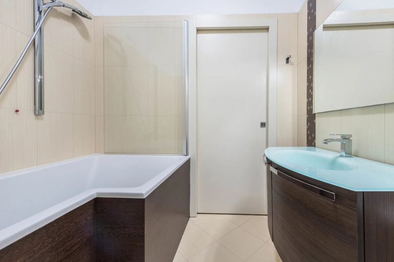 Bathroom 4, Virgilio Blu in Toscolano-maderno, Brescia