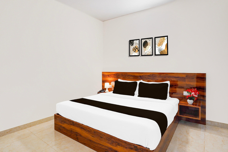 Room 5, Deluxe Hebbal Townhouse, Bangalore