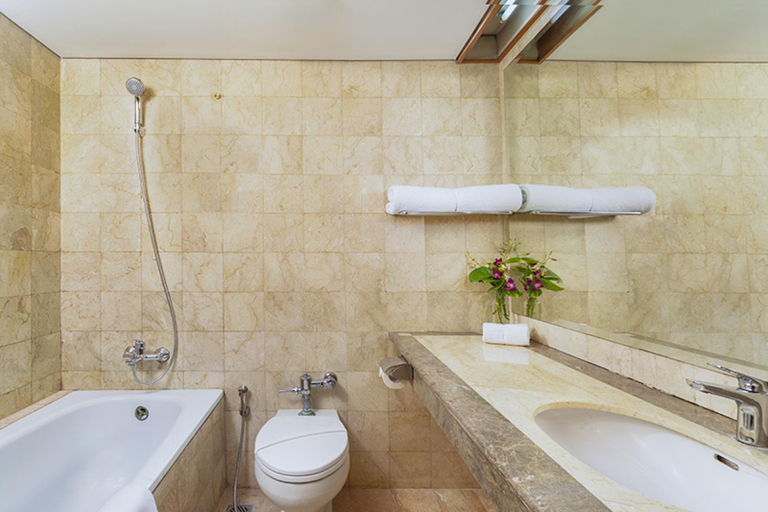 Bathroom 4, Grand Cempaka Business Hotel, Central Jakarta
