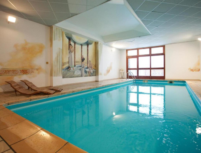 Pool 3, Alpine Base With Hot Tub & Pool, Savoie