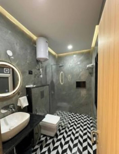 Bathroom 3, Narayana Grand Hotel, Delhi