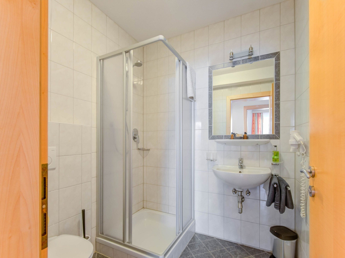 Bathroom 2, Apartment in Tyrol in an Attractive Area, Landeck