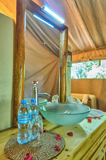 Bathroom 4, Migunga Tented Camp, Karatu