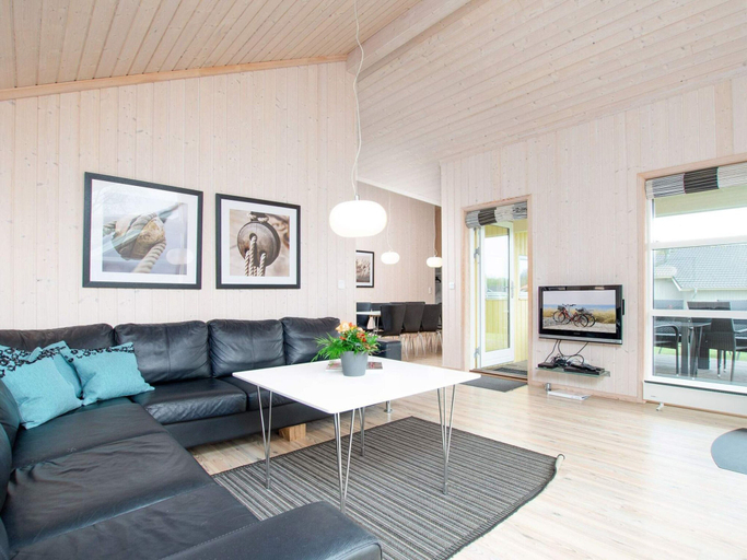 Interior 1, Cosy Coastal Stay for 6 Guests, Ostholstein