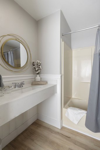 Bathroom 3, Brandywine River Hotel, Delaware