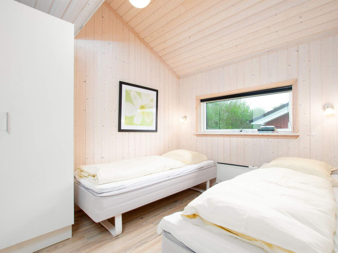 Interior 4, Cosy Coastal Stay for 6 Guests, Ostholstein