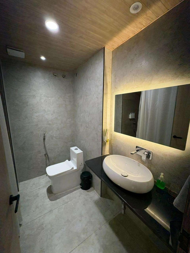 Bathroom, Hotel Saffron Suites, Pashchimi Singhbhum