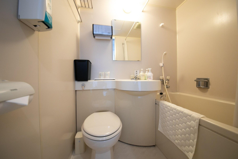 Bathroom, Omuta Heights, Ōmuta