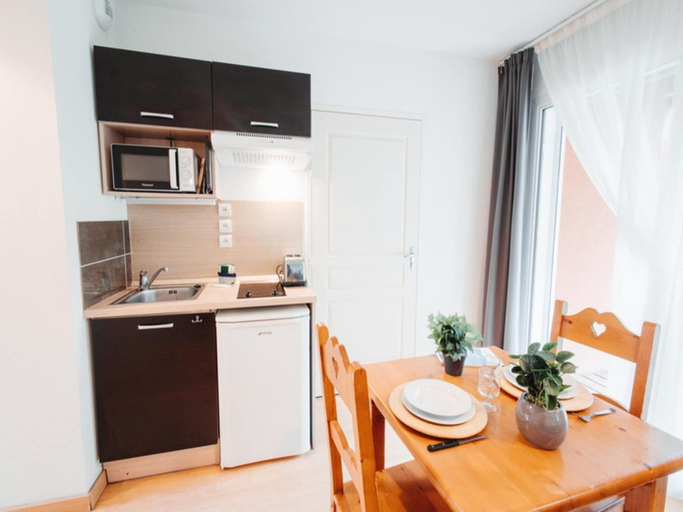 Private kitchen 5, Cozy 2-bedroom Air-conditioned Apartment, Ariège
