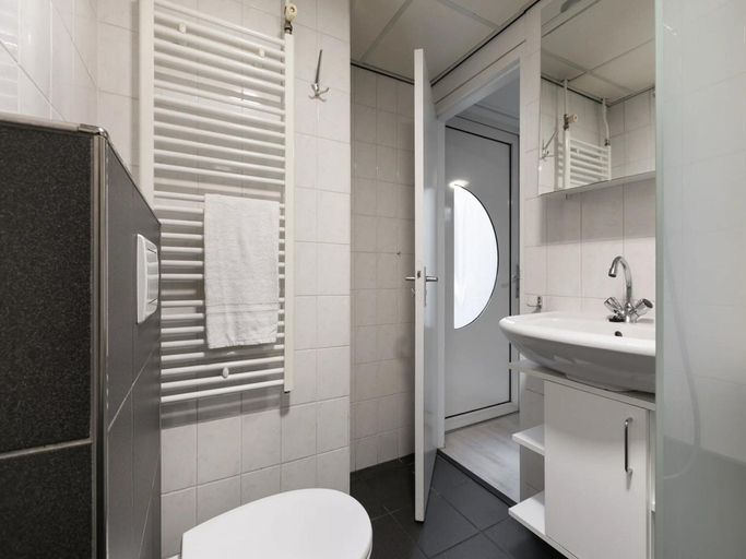 Bathroom 2, 6-person Comfort Bungalow With Sauna, Barneveld