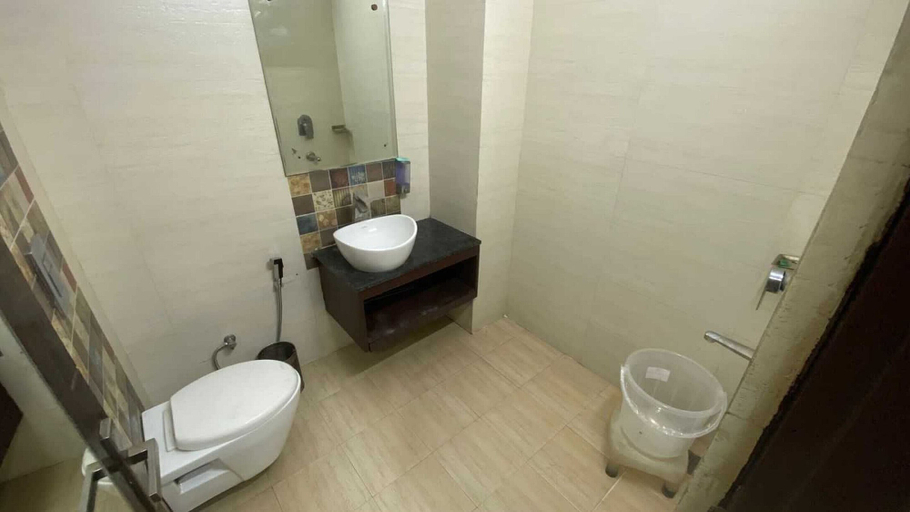 Bathroom 5, Collection O Zirakpur Patiala Road, Sahibzada Ajit Singh Nagar