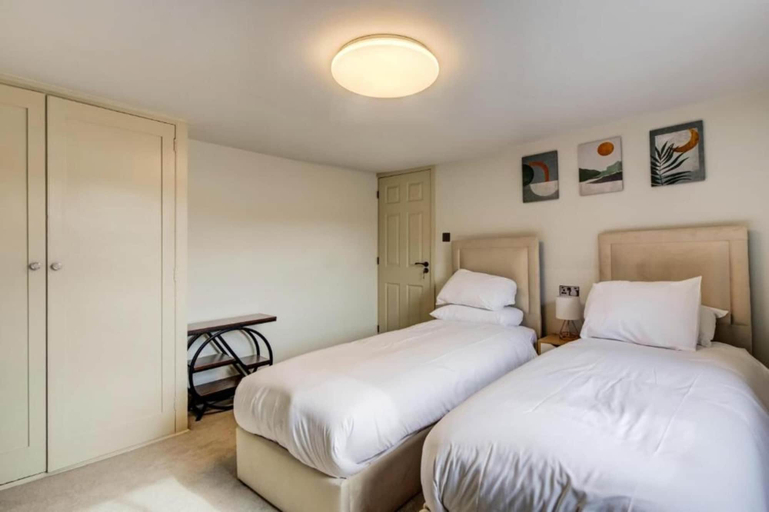 Room 4, Stylish 2BR Apartment in Leicester Square, London