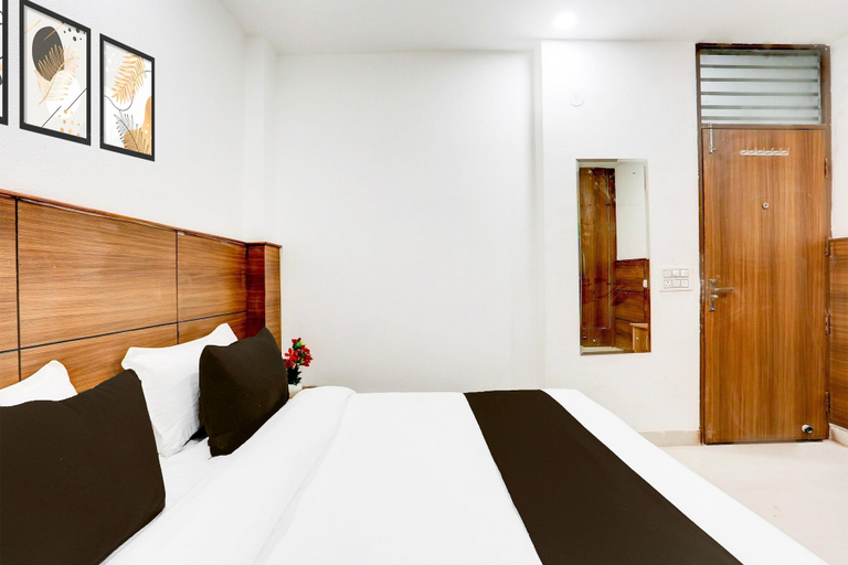 Room 5, Deluxe Cybercity U19, Gurgaon