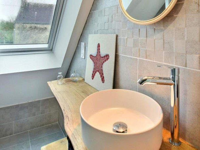 Bathroom 4, Stunning Holiday Cottage in Neulliac, Morbihan