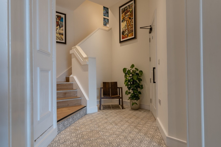 Room 2, Cathedral Yard in Exeter, Devon