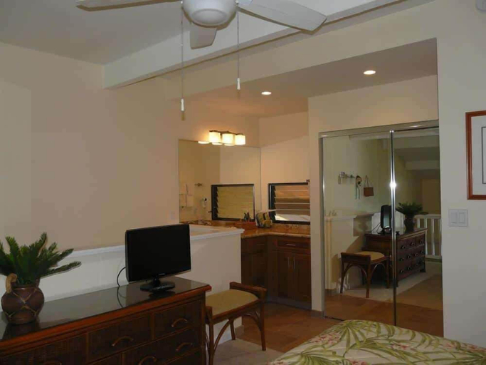 Room 4, Peaceful Ocean-view 2br Loft Escape - Unit C38 1 Bedroom Condo, Maui