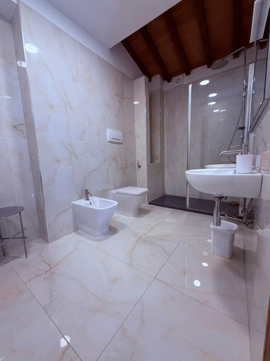 Bathroom 5, Tenuta Massabo, Florence