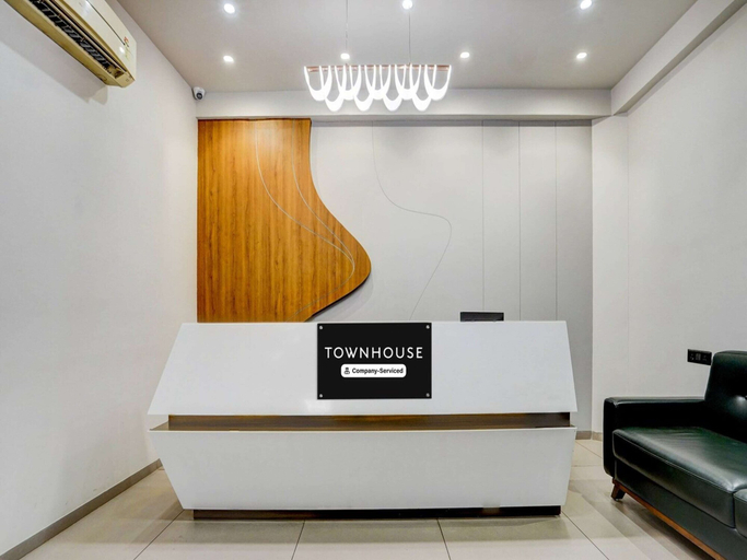 Reception 4, Townhouse Vadodara Railway Junction, Vadodara
