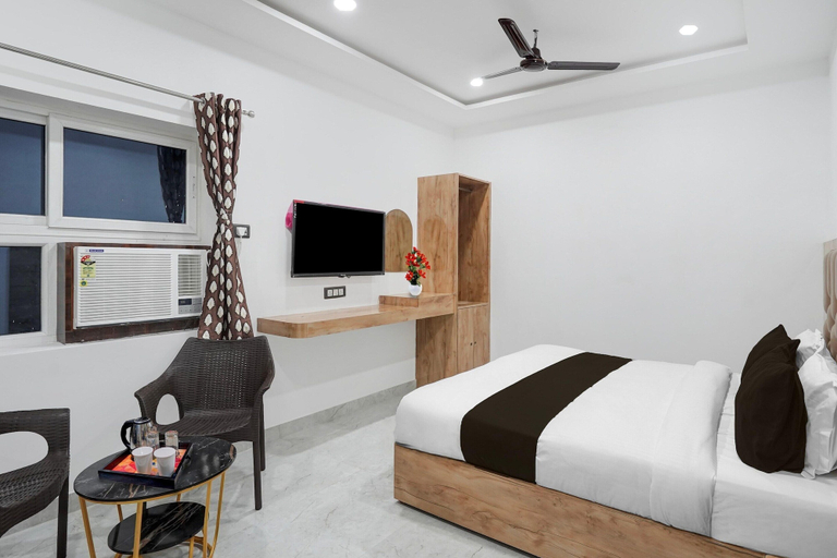 Room 4, Super Collection Varanasi Suites, Varanasi