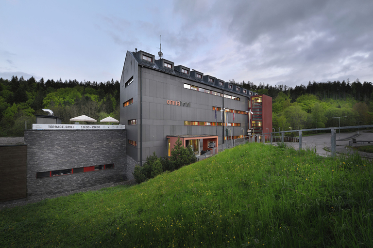 Exterior & Views
