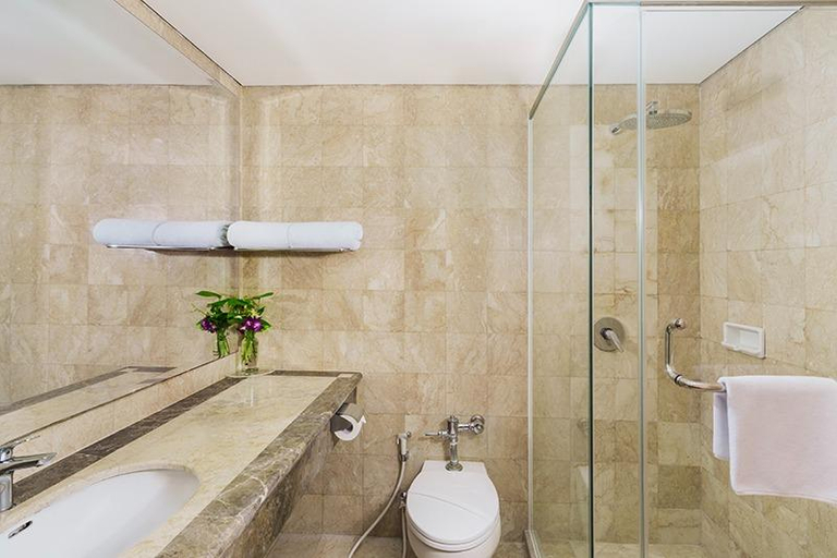 Bathroom 5, Grand Cempaka Business Hotel, Central Jakarta