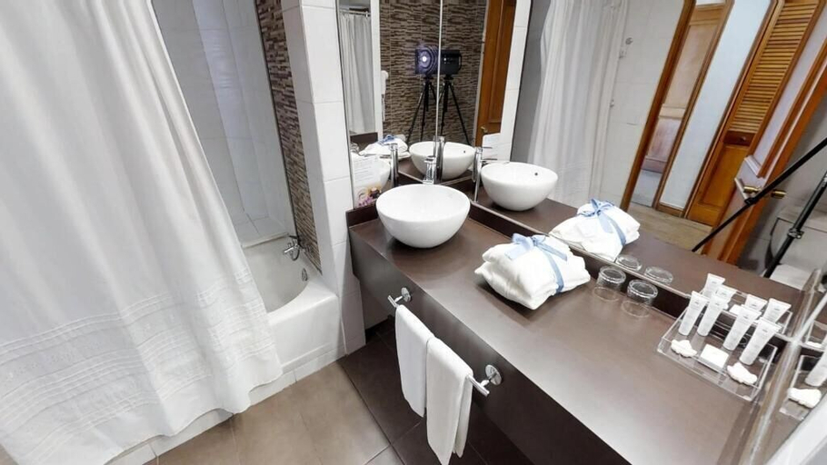 Bathroom 4, Hotel Marbella Resort, Valparaíso