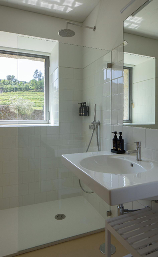 Bathroom 4, Quinta do Outeiro 1598, Ponte da Barca