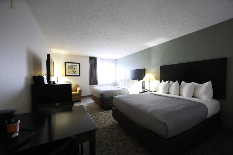 Bedroom 4, Quality Inn & Suites Mattoon South, Coles