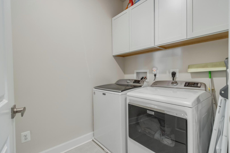 Laundry, Benjamin Rush Drive 35727, Sussex