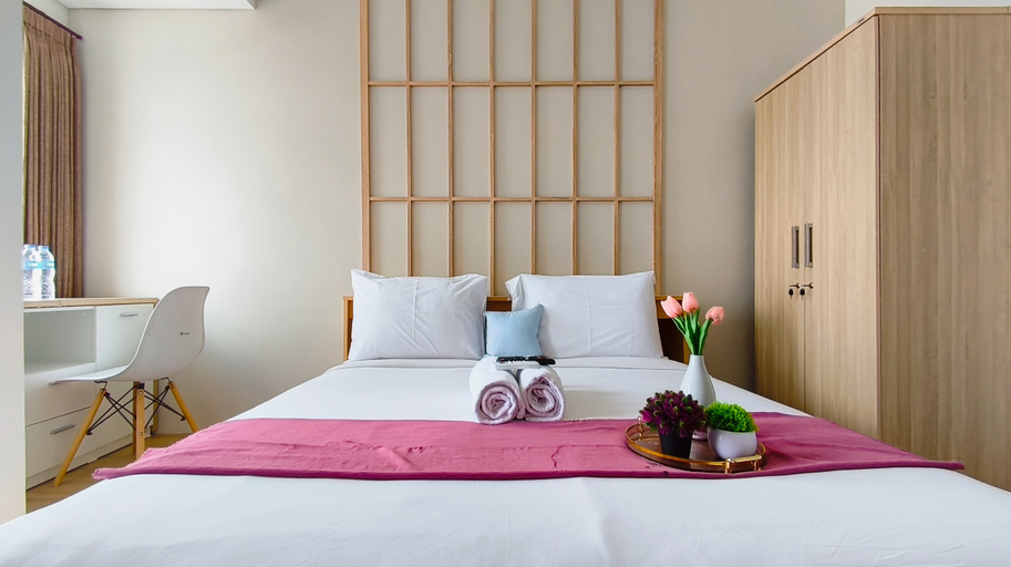 Bedroom 2, Studio Minimalist and Relaxing at Kyo Society Apartment By Travelio, Surabaya