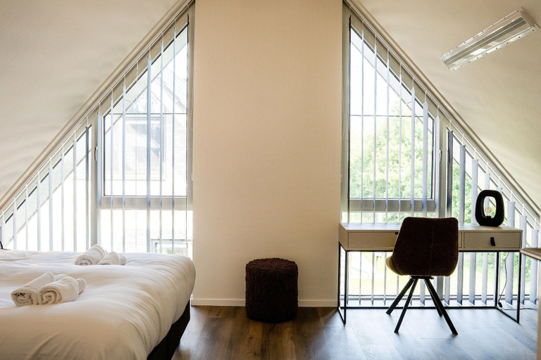 Room 2, Sea View Apartment With Terrace for 8, Gaasterlân-Sleat