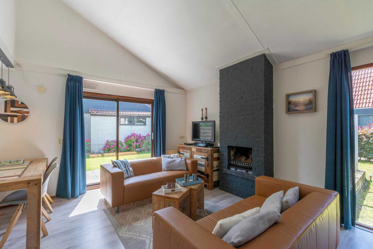 Living room 2, Yperhof 66 Holiday Home for 6 Guests on Cost, Den Helder