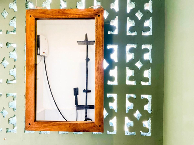 Bathroom, Private Modern Tropical Room in General Luna, General Luna