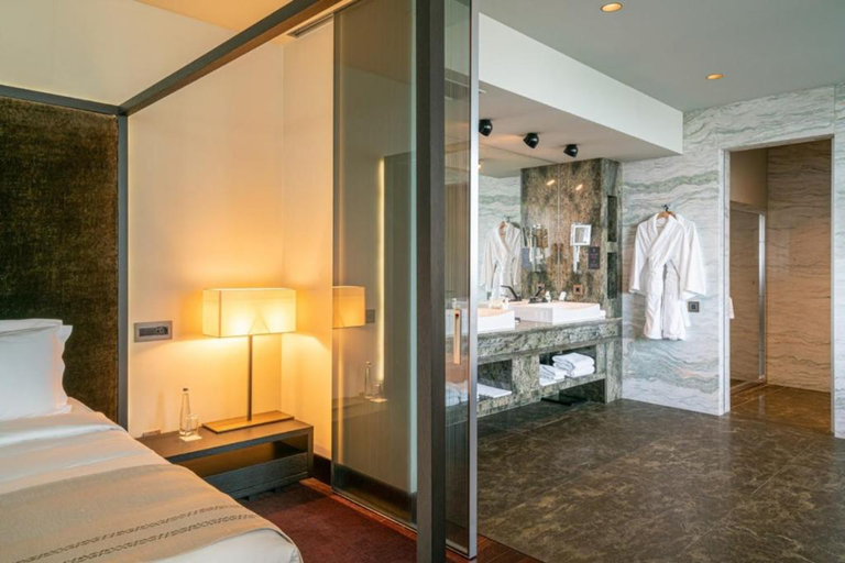 Others 4, BERD'S Hotel
