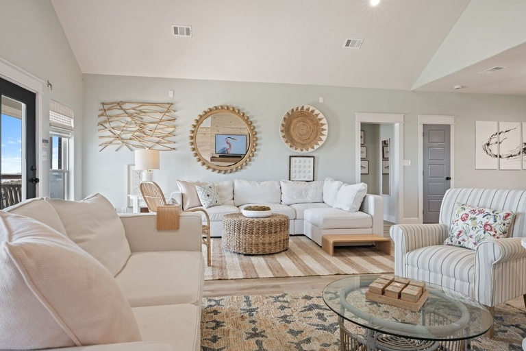 Living area 4, 1 Crenshaw 3 Bedroom Home, Galveston