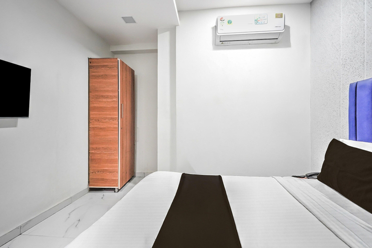 Room 5, Hotel O Sneh Rashmi Botanical Garden, Surat