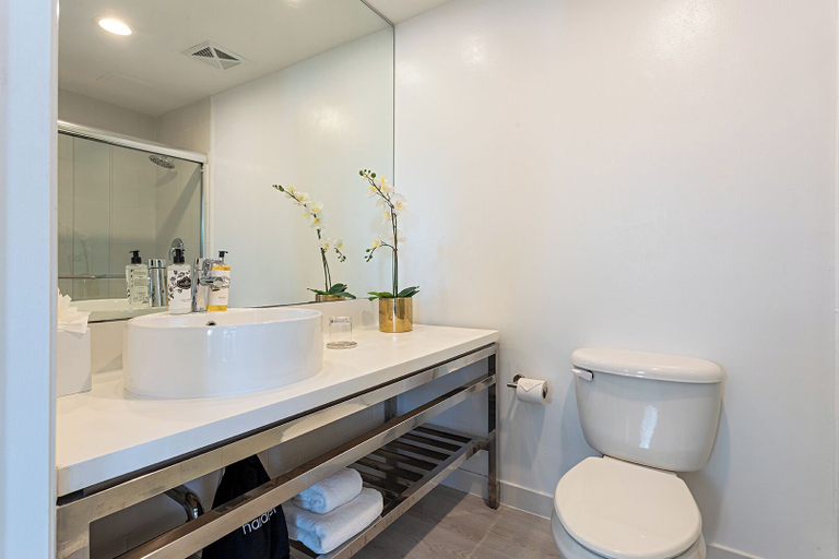 Bathroom 5, Pestana South Beach Art Deco Miami, Miami-Dade
