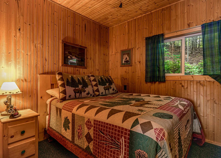 Room 3, Pinewood - Bouchard Shores Resort, Oneida