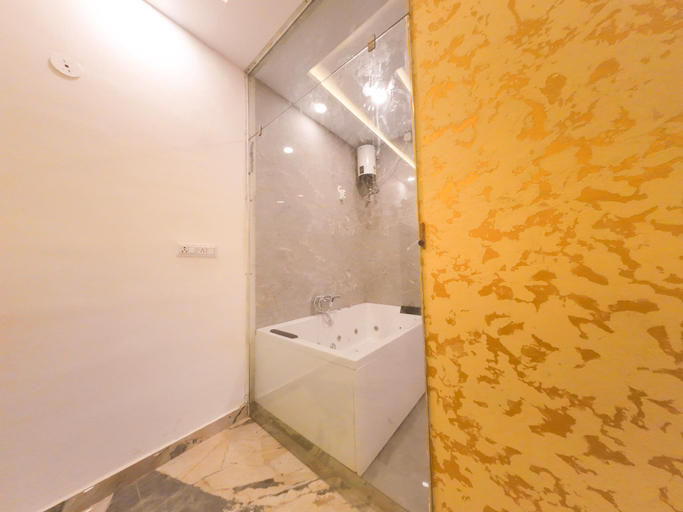 Bathroom 3, Hotel shiv palace, Ujjain