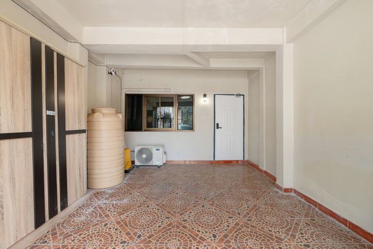 Front of property 4, FunnD Bts Onnut 5Beds NetflixYouTube, Phra Khanong