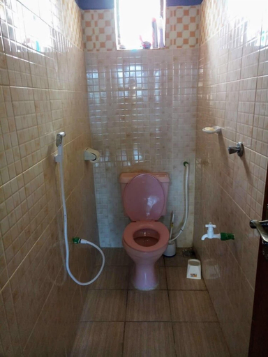 Bathroom 4, The Tavern Inn Shanzu, Kisauni