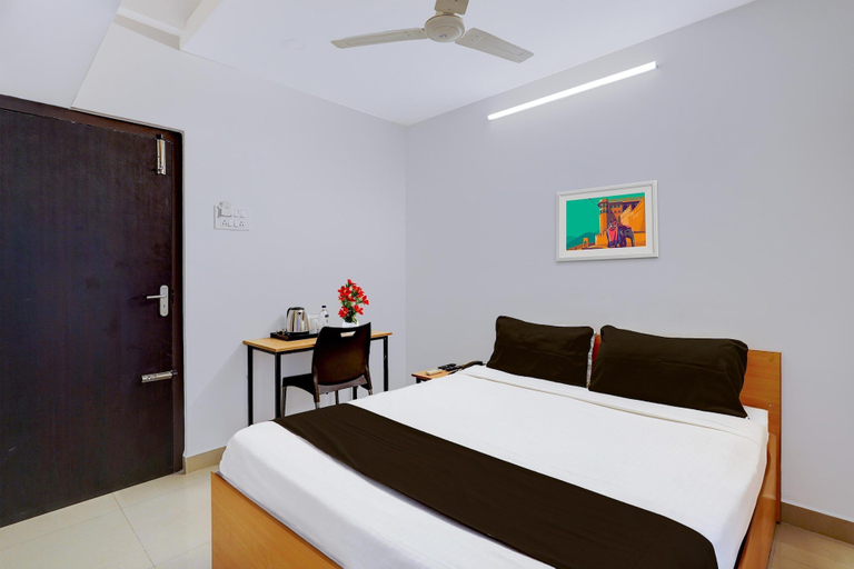 Room 5, Super Hotel O Valasaravakkam Metro Mall, Chennai