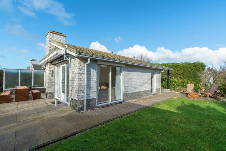 Balcony 4, Holiday Home Near Petten Beach With Pool, Zijpe
