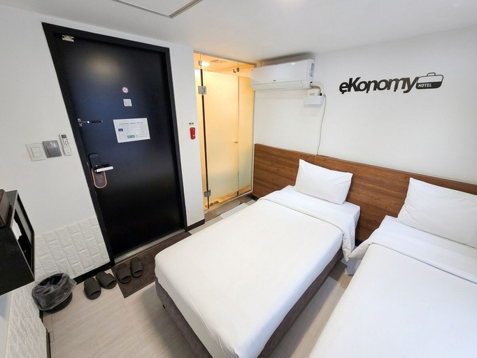 Bedroom 4, Ekonomy Hotel Myeongdong premier, Jung