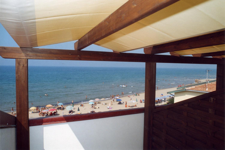 Others 5, Etruriamare, Livorno