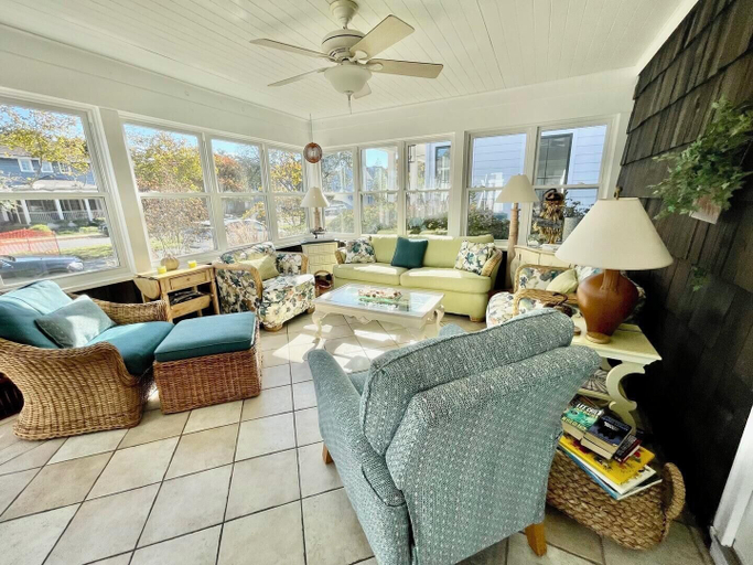 Living area 5, Scarborough Avenue 309, Sussex