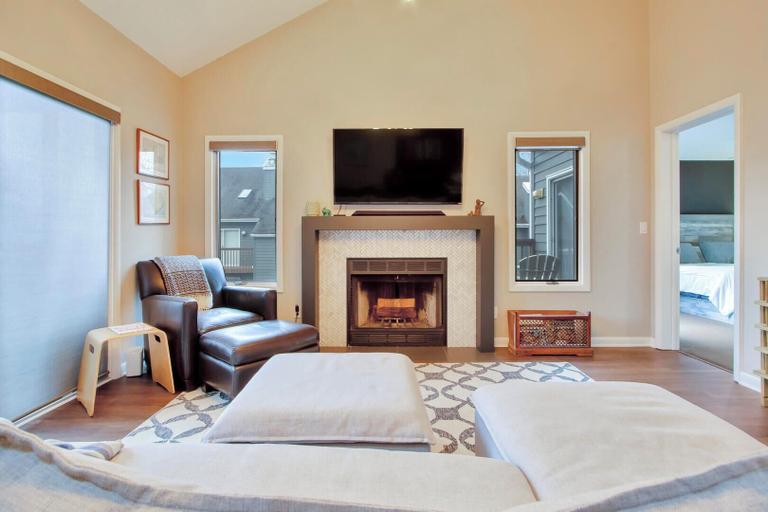 Room 2, American Eagle WAY 241 #12, Sussex